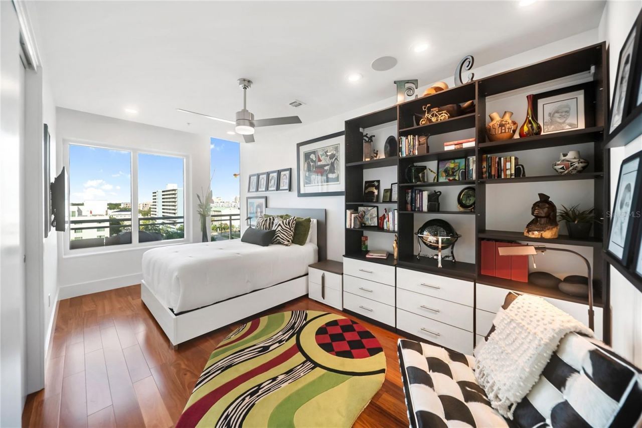 540 N Tamiami Trail, Unit 702, Sarasota, FL 34236 Photo