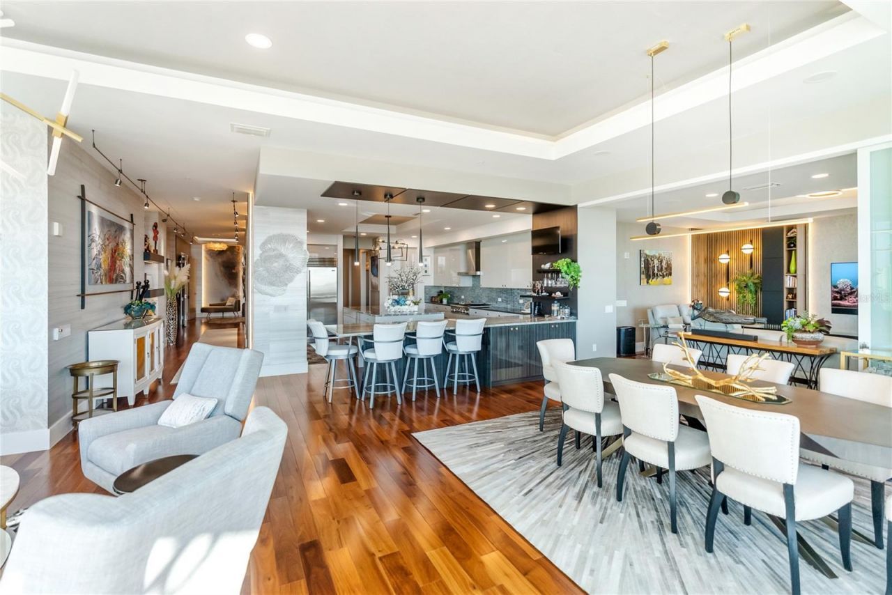 540 N Tamiami Trail, Unit 702, Sarasota, FL 34236 Photo