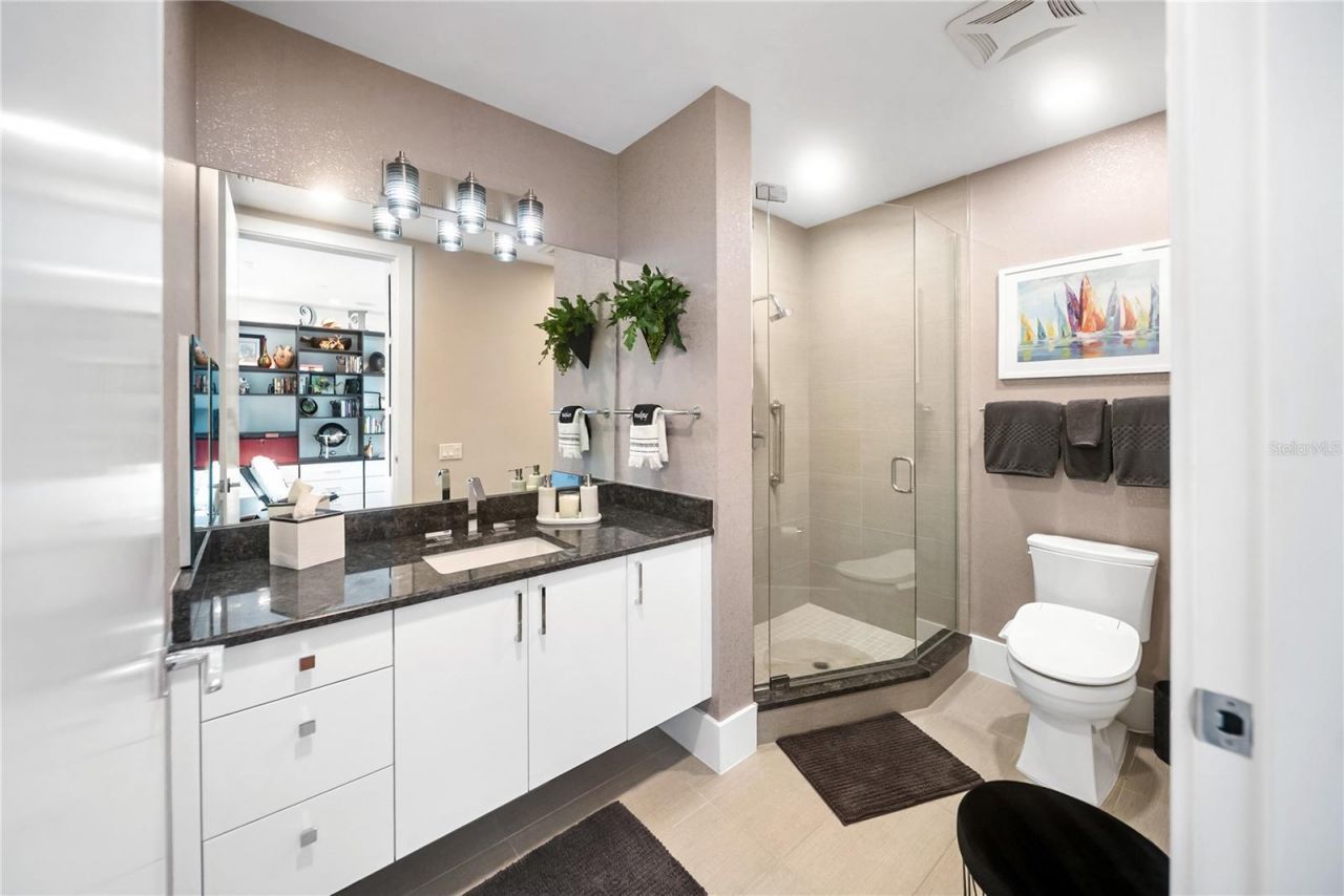 540 N Tamiami Trail, Unit 702, Sarasota, FL 34236 Photo