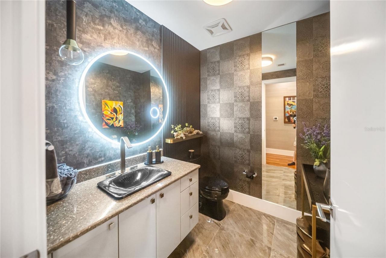 540 N Tamiami Trail, Unit 702, Sarasota, FL 34236 Photo