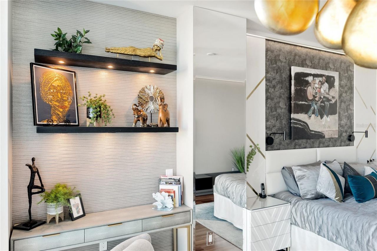 540 N Tamiami Trail, Unit 702, Sarasota, FL 34236 Photo