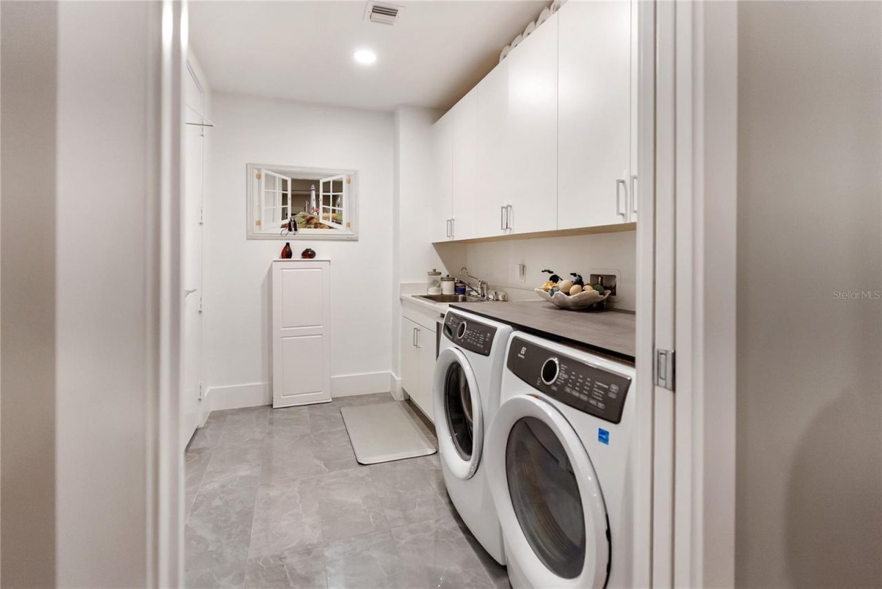 540 N Tamiami Trail, Unit 702, Sarasota, FL 34236 Photo