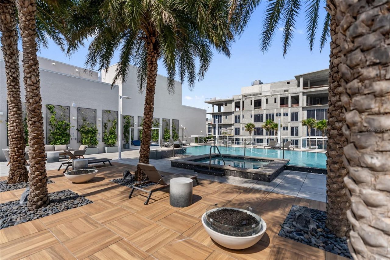 540 N Tamiami Trail, Unit 702, Sarasota, FL 34236 Photo
