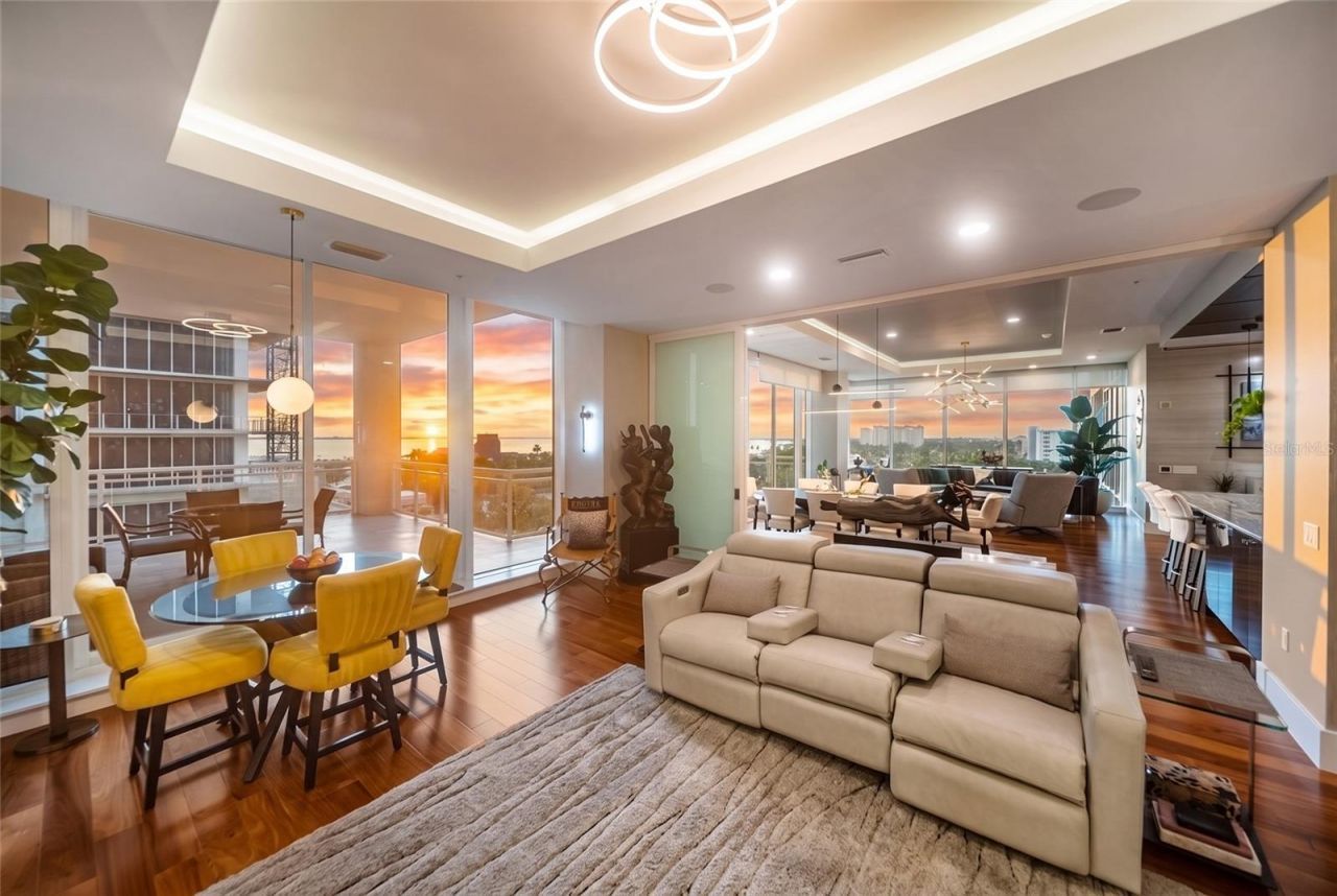 540 N Tamiami Trail, Unit 702, Sarasota, FL 34236 Photo