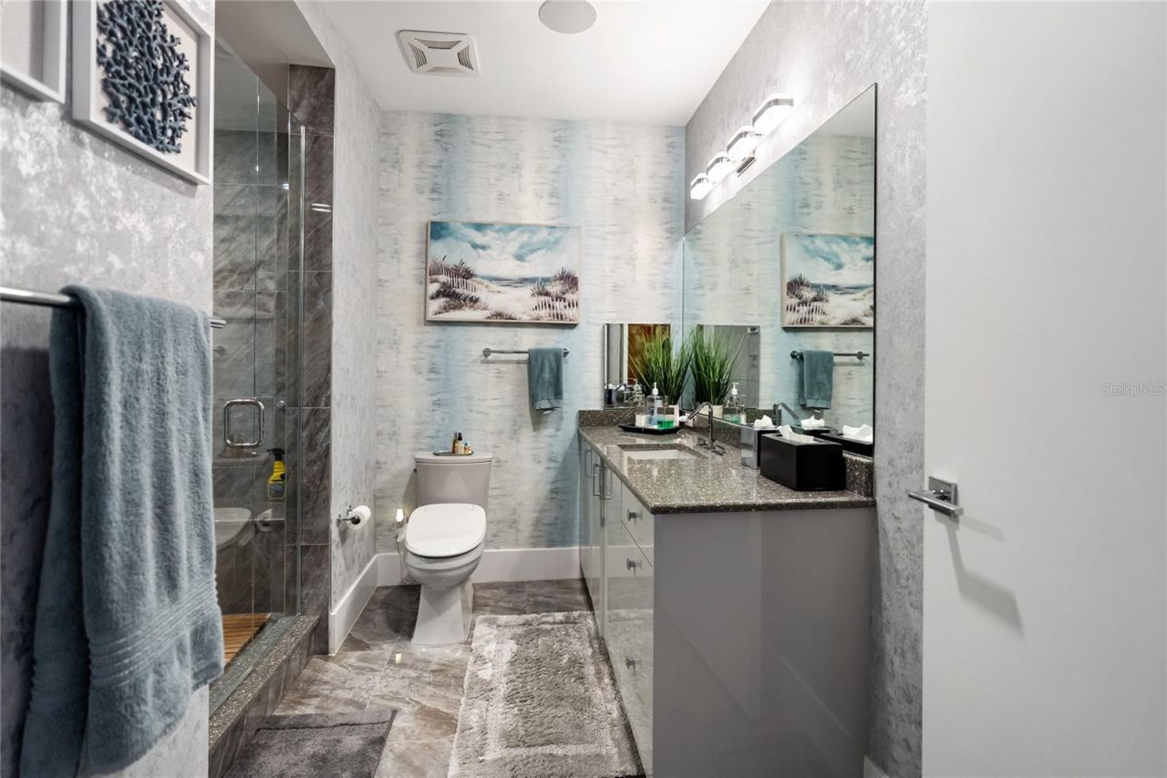 540 N Tamiami Trail, Unit 702, Sarasota, FL 34236 Photo