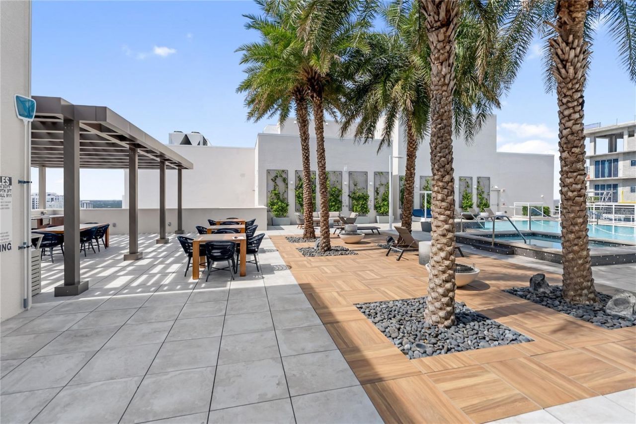 540 N Tamiami Trail, Unit 702, Sarasota, FL 34236 Photo