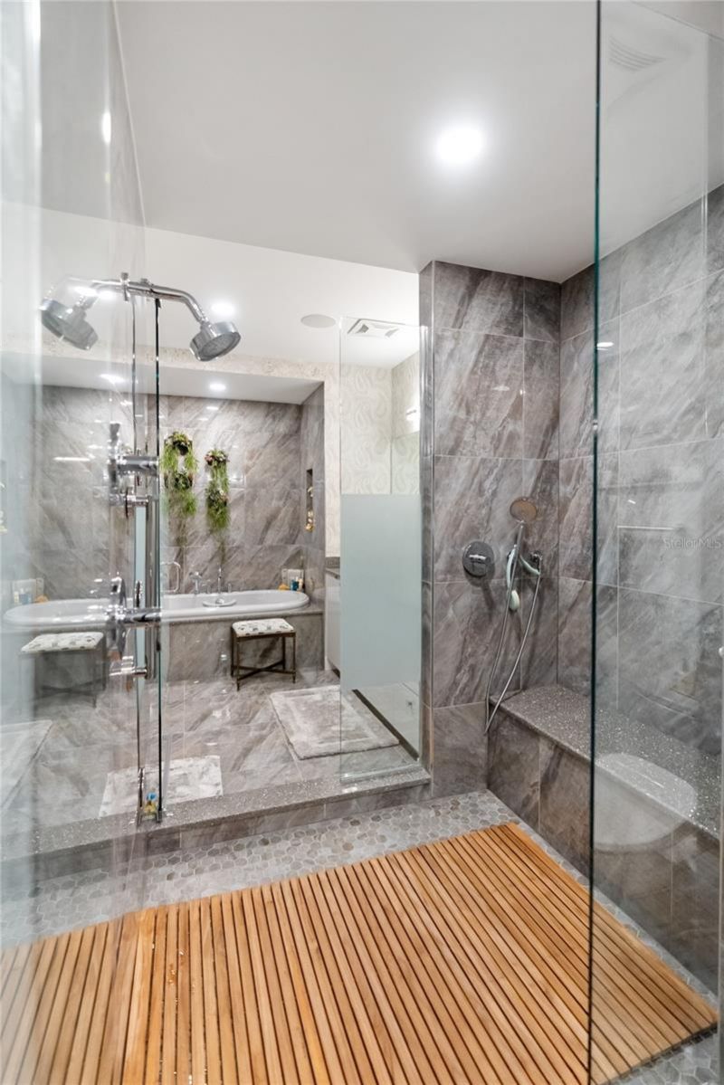 540 N Tamiami Trail, Unit 702, Sarasota, FL 34236 Photo