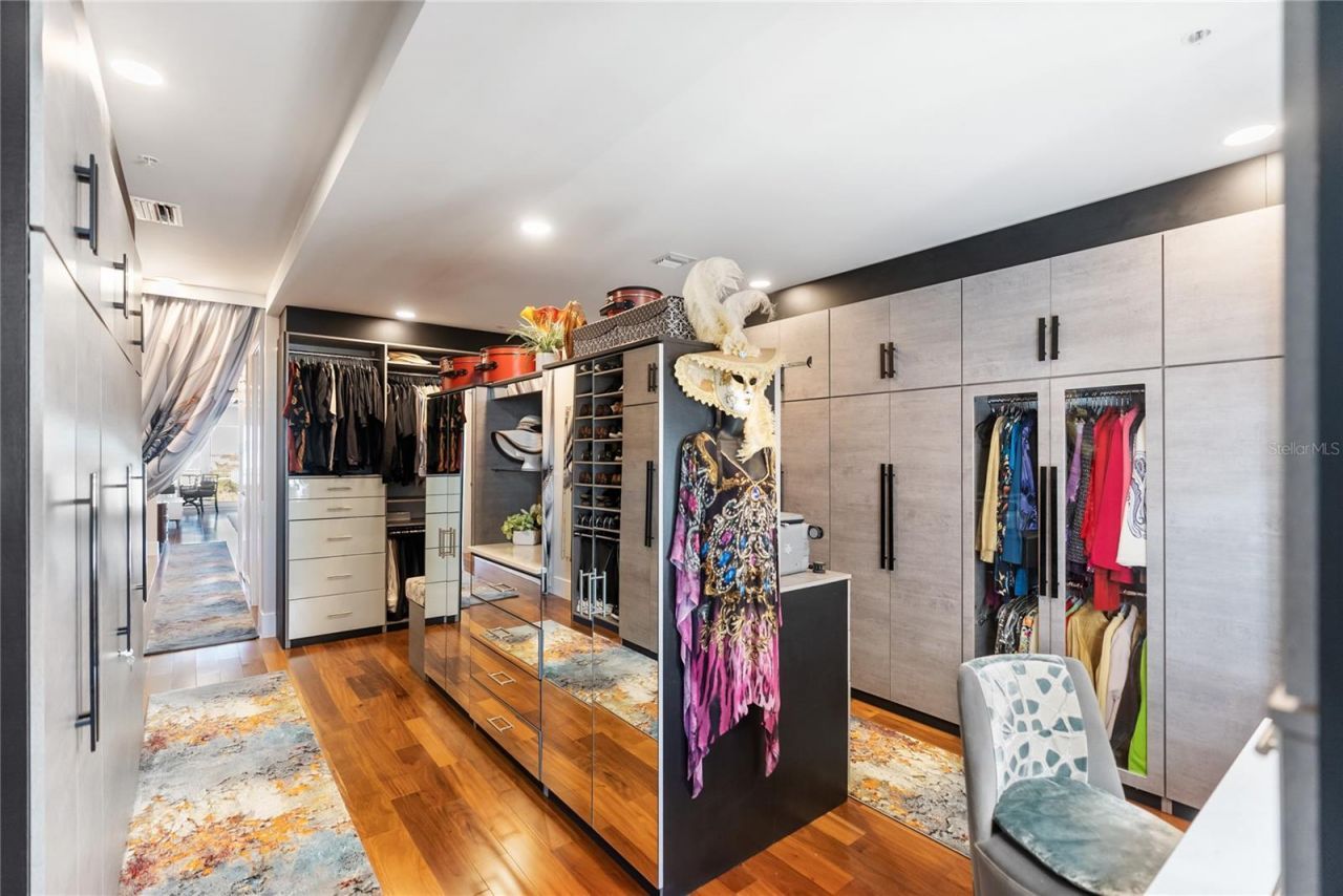 540 N Tamiami Trail, Unit 702, Sarasota, FL 34236 Photo