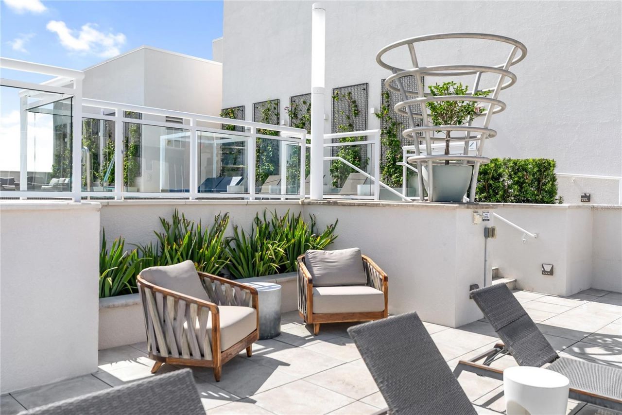 540 N Tamiami Trail, Unit 702, Sarasota, FL 34236 Photo