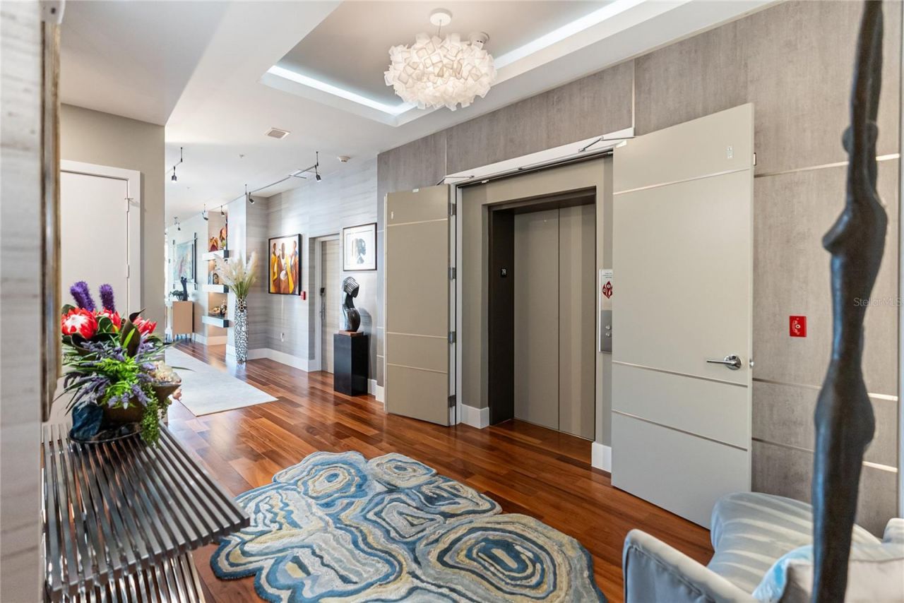 540 N Tamiami Trail, Unit 702, Sarasota, FL 34236 Photo