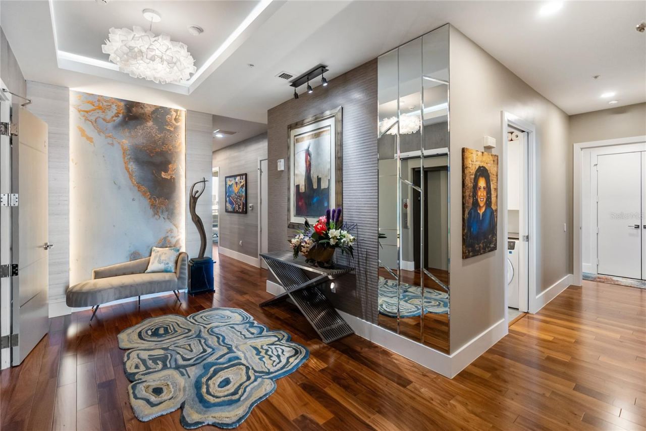 540 N Tamiami Trail, Unit 702, Sarasota, FL 34236 Photo