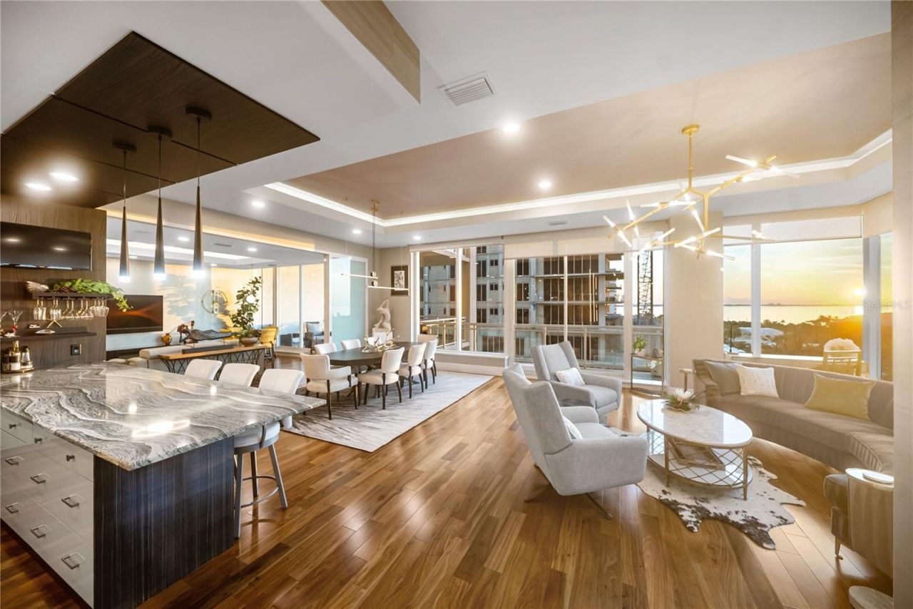 540 N Tamiami Trail, Unit 702, Sarasota, FL 34236 Photo