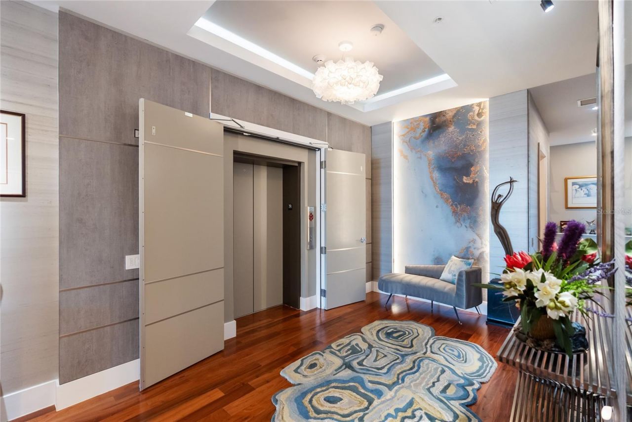 540 N Tamiami Trail, Unit 702, Sarasota, FL 34236 Photo