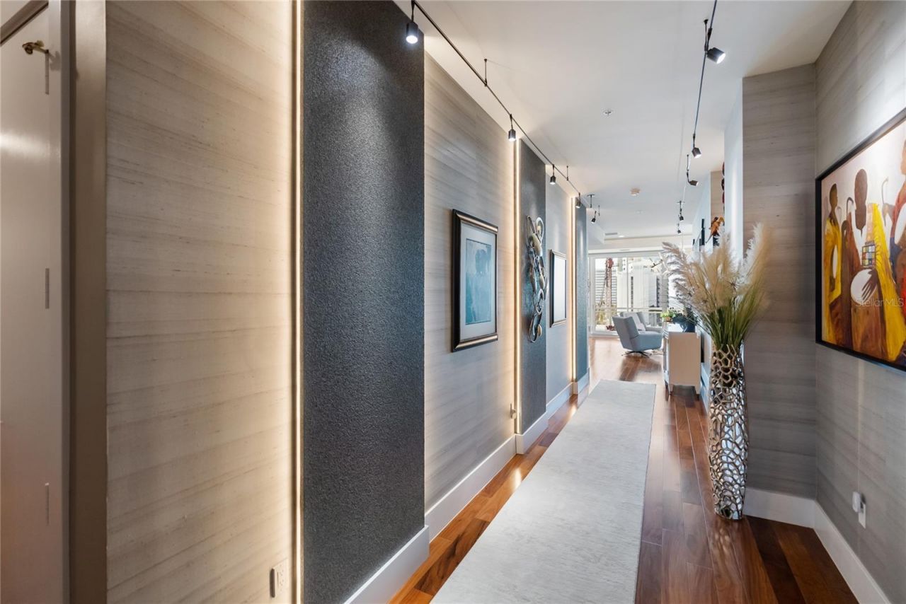 540 N Tamiami Trail, Unit 702, Sarasota, FL 34236 Photo