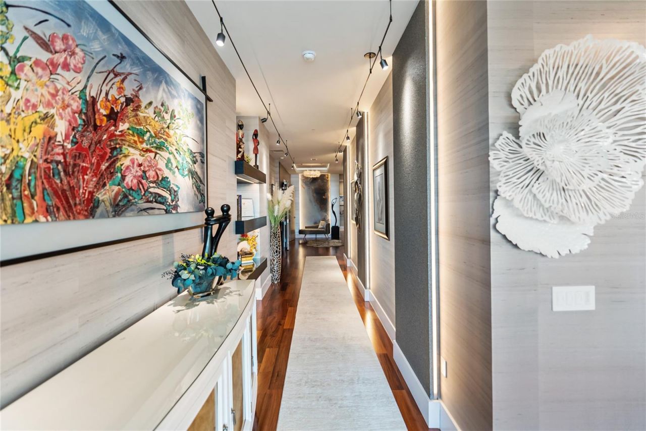 540 N Tamiami Trail, Unit 702, Sarasota, FL 34236 Photo