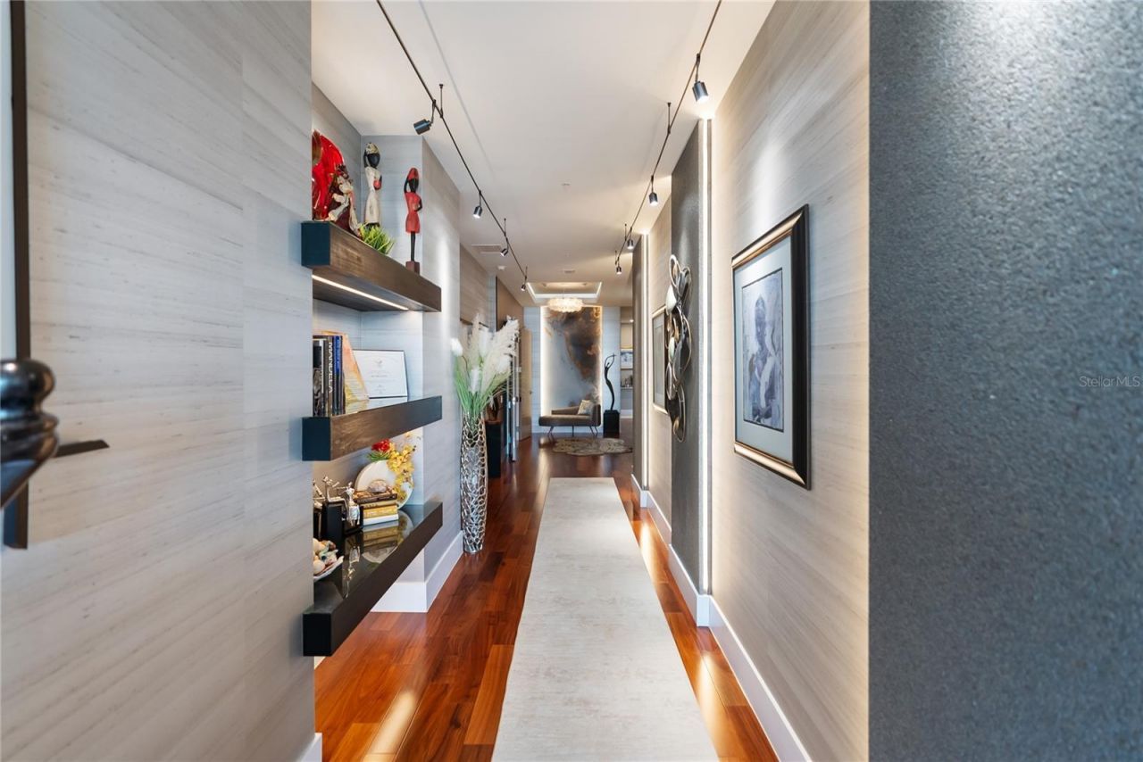 540 N Tamiami Trail, Unit 702, Sarasota, FL 34236 Photo