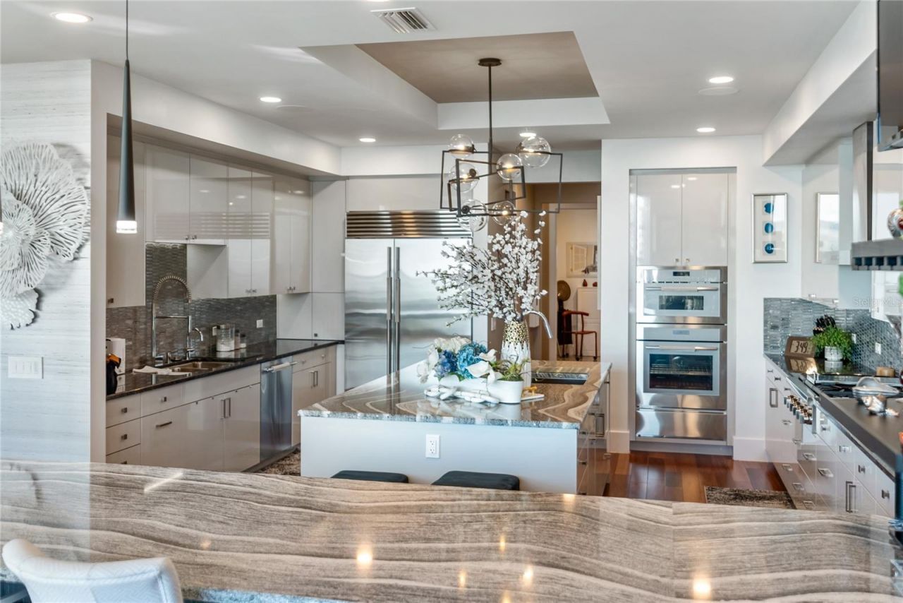 540 N Tamiami Trail, Unit 702, Sarasota, FL 34236 Photo