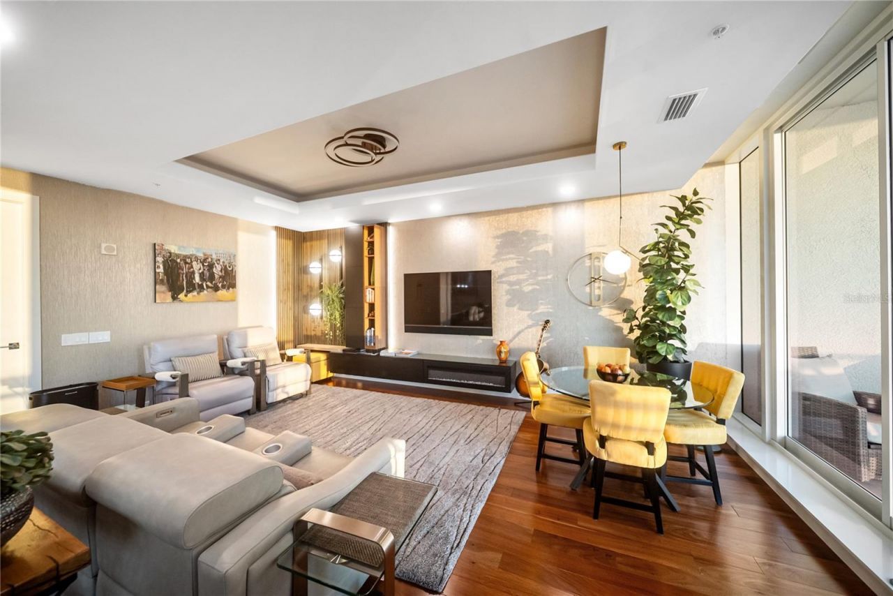 540 N Tamiami Trail, Unit 702, Sarasota, FL 34236 Photo