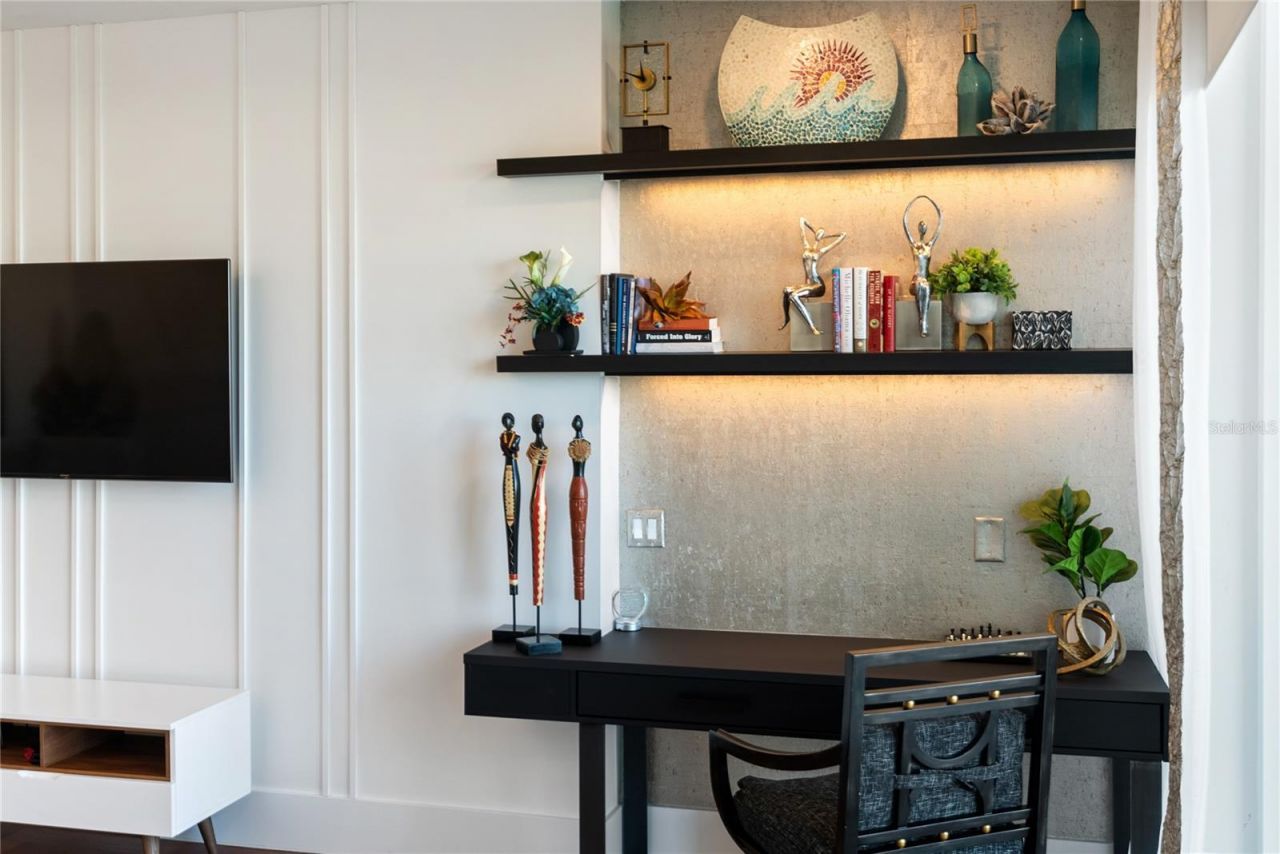 540 N Tamiami Trail, Unit 702, Sarasota, FL 34236 Photo