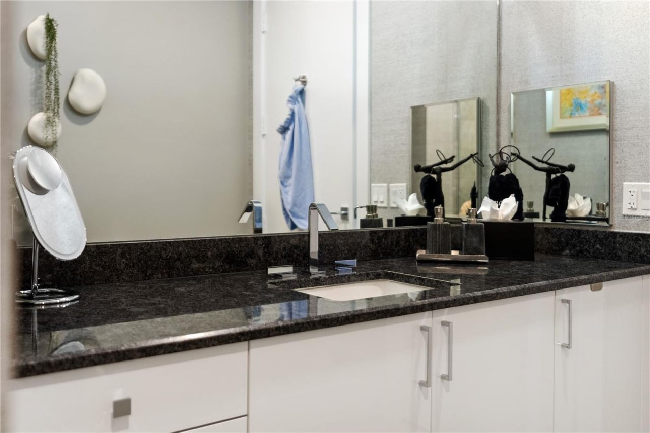 540 N Tamiami Trail, Unit 702, Sarasota, FL 34236 Photo