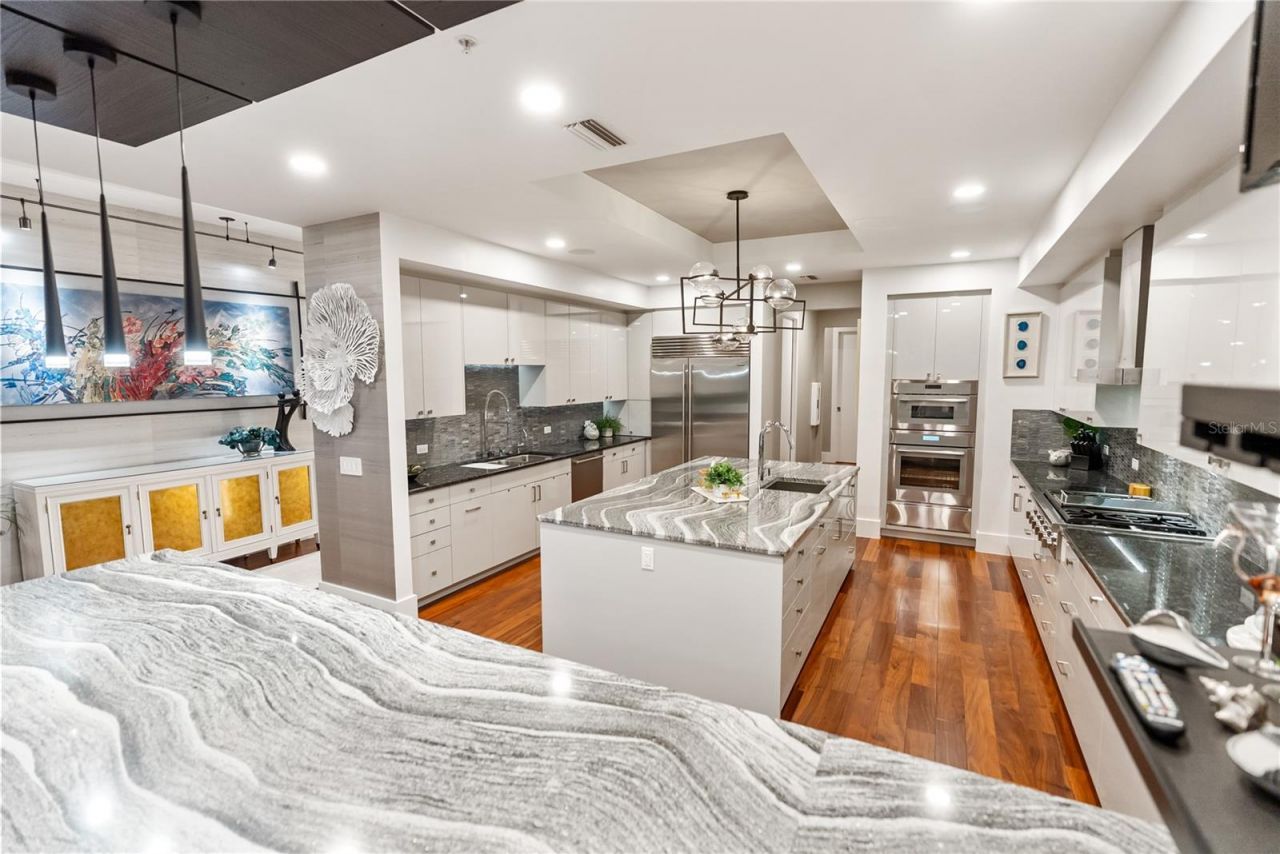 540 N Tamiami Trail, Unit 702, Sarasota, FL 34236 Photo