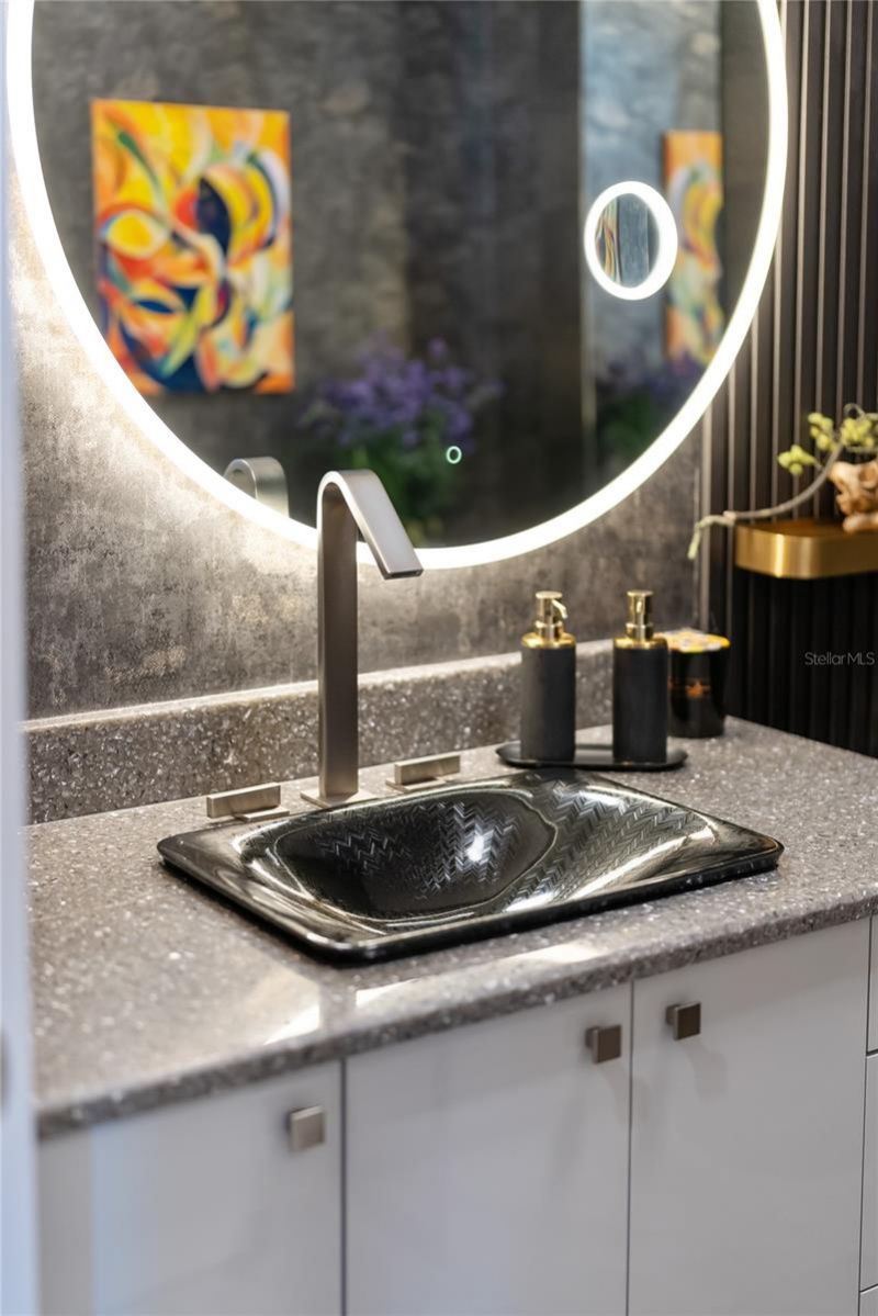 540 N Tamiami Trail, Unit 702, Sarasota, FL 34236 Photo