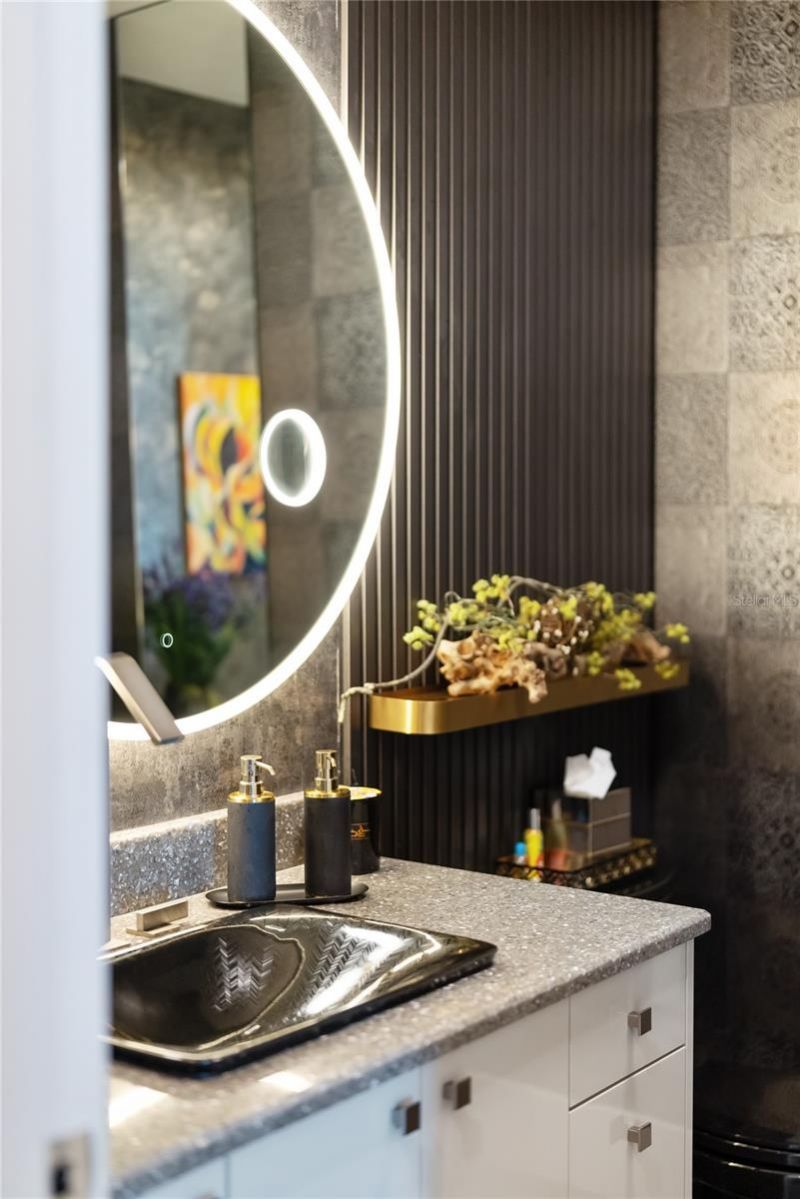 540 N Tamiami Trail, Unit 702, Sarasota, FL 34236 Photo