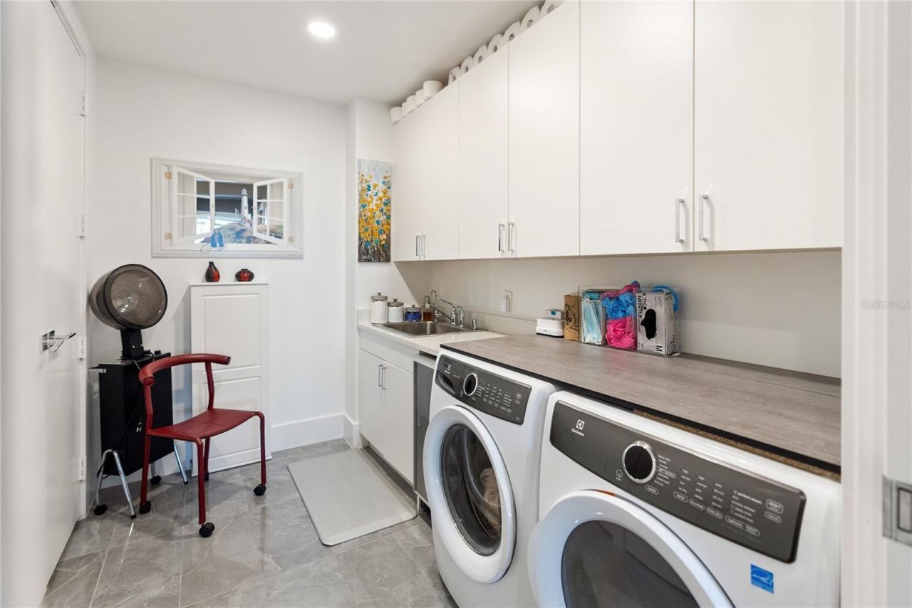 540 N Tamiami Trail, Unit 702, Sarasota, FL 34236 Photo