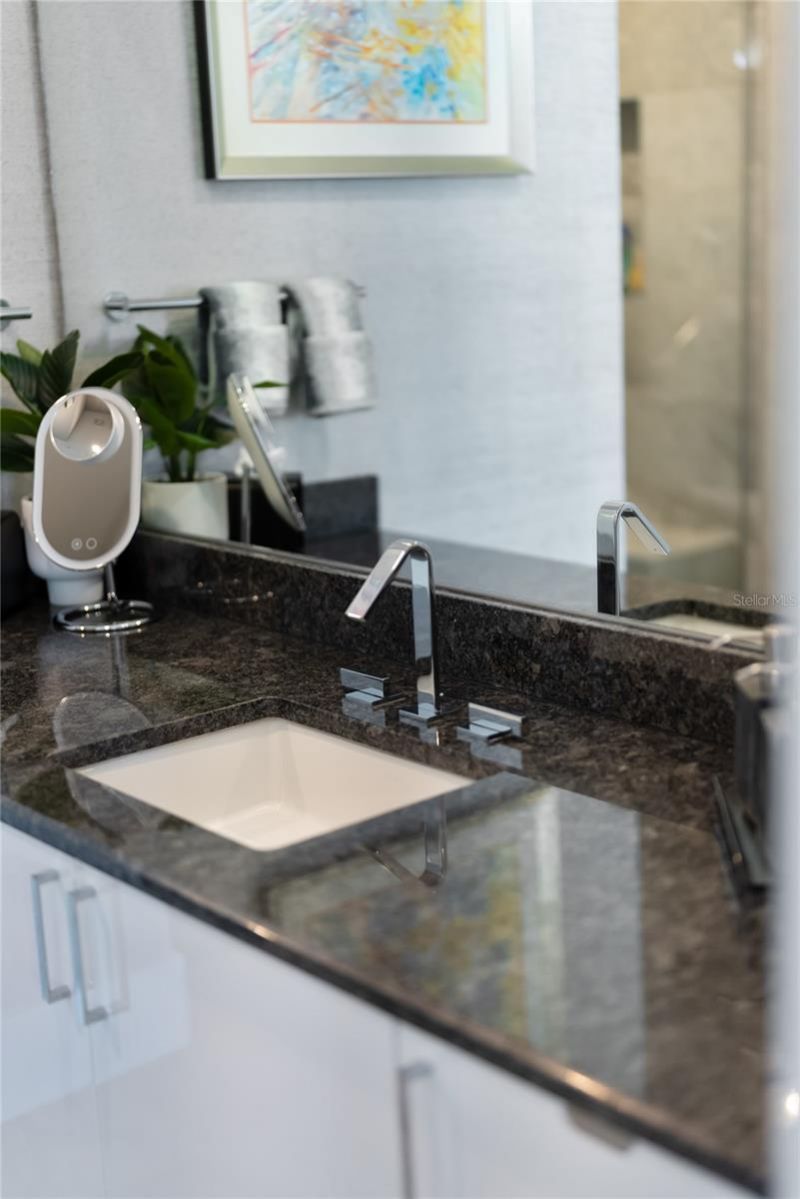 540 N Tamiami Trail, Unit 702, Sarasota, FL 34236 Photo