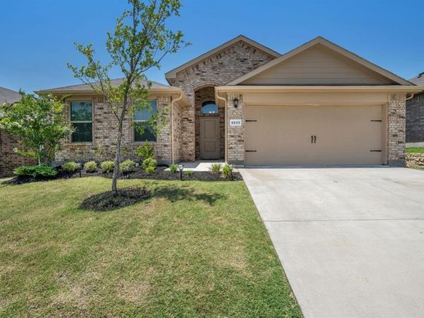 9233 Herringbone Drive, Fort Worth, TX 76131