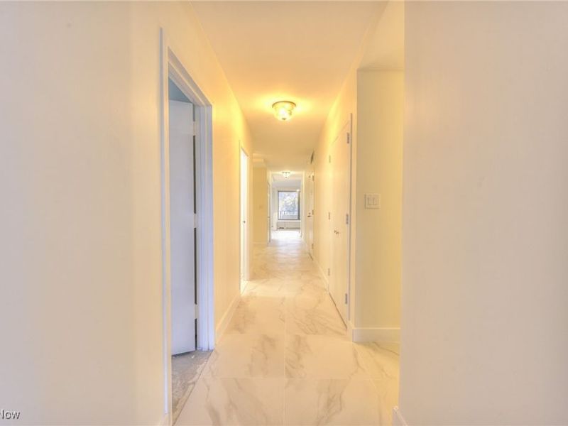 2 Bratenahl Place, Unit 2D, Bratenahl, OH 44108 Photo 5