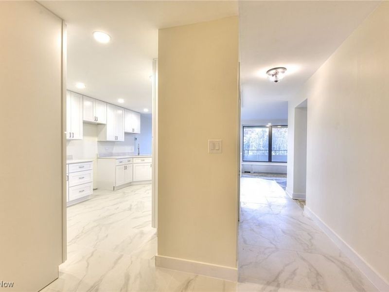 2 Bratenahl Place, Unit 2D, Bratenahl, OH 44108 Photo 6