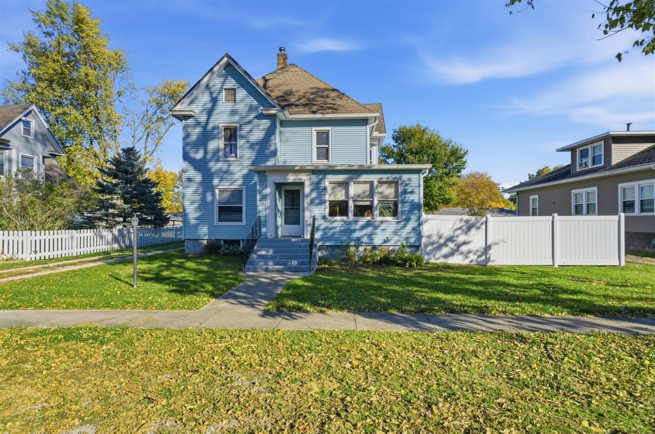 208 N Jackson Street, Flanagan, IL 61740 Main Photo