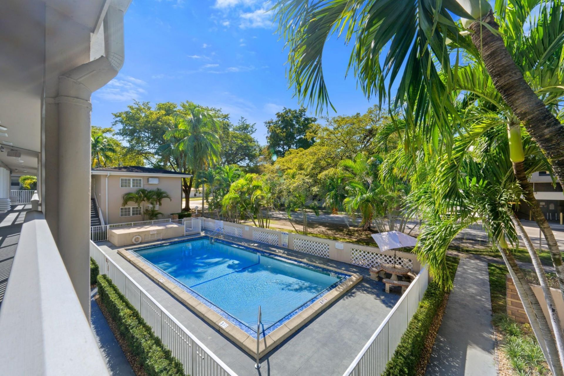 6565 Santona Street, Unit B16, Coral Gables, FL 33146 Photo