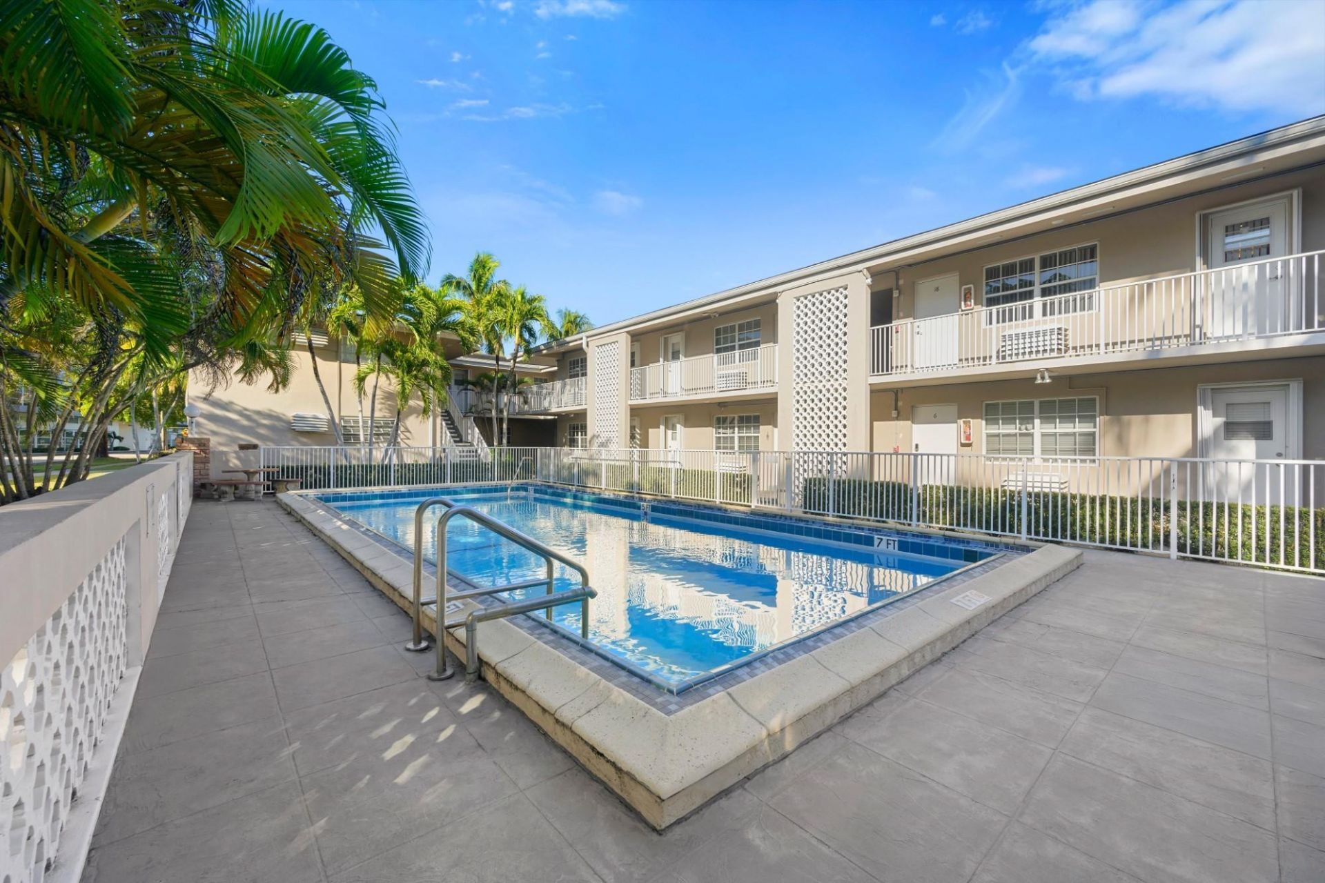 6565 Santona Street, Unit B16, Coral Gables, FL 33146 Photo