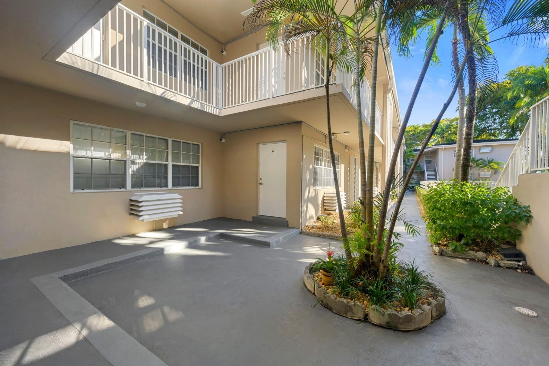 6565 Santona Street, Unit B16, Coral Gables, FL 33146 Photo