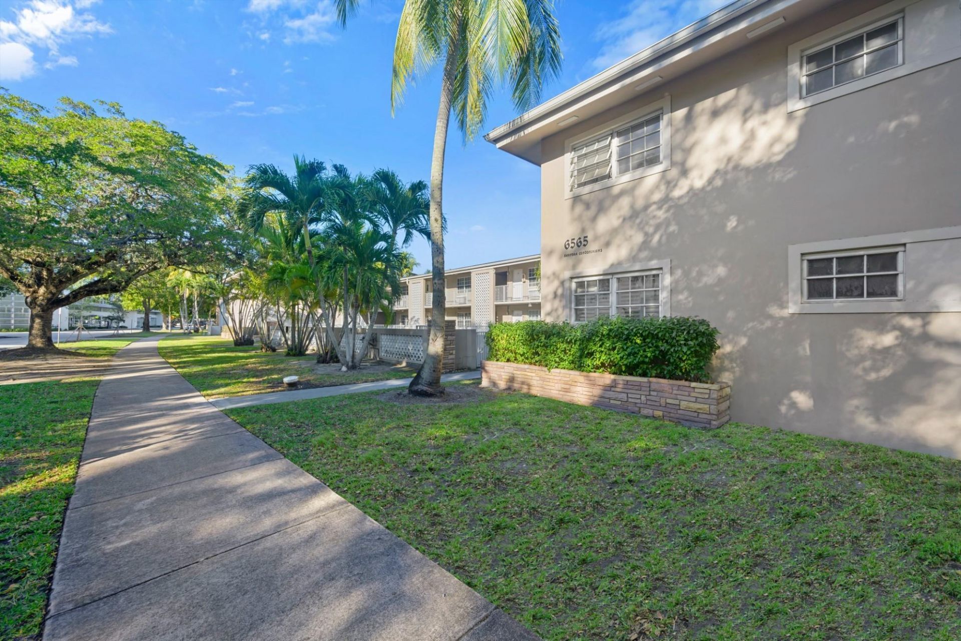 6565 Santona Street, Unit B16, Coral Gables, FL 33146 Photo