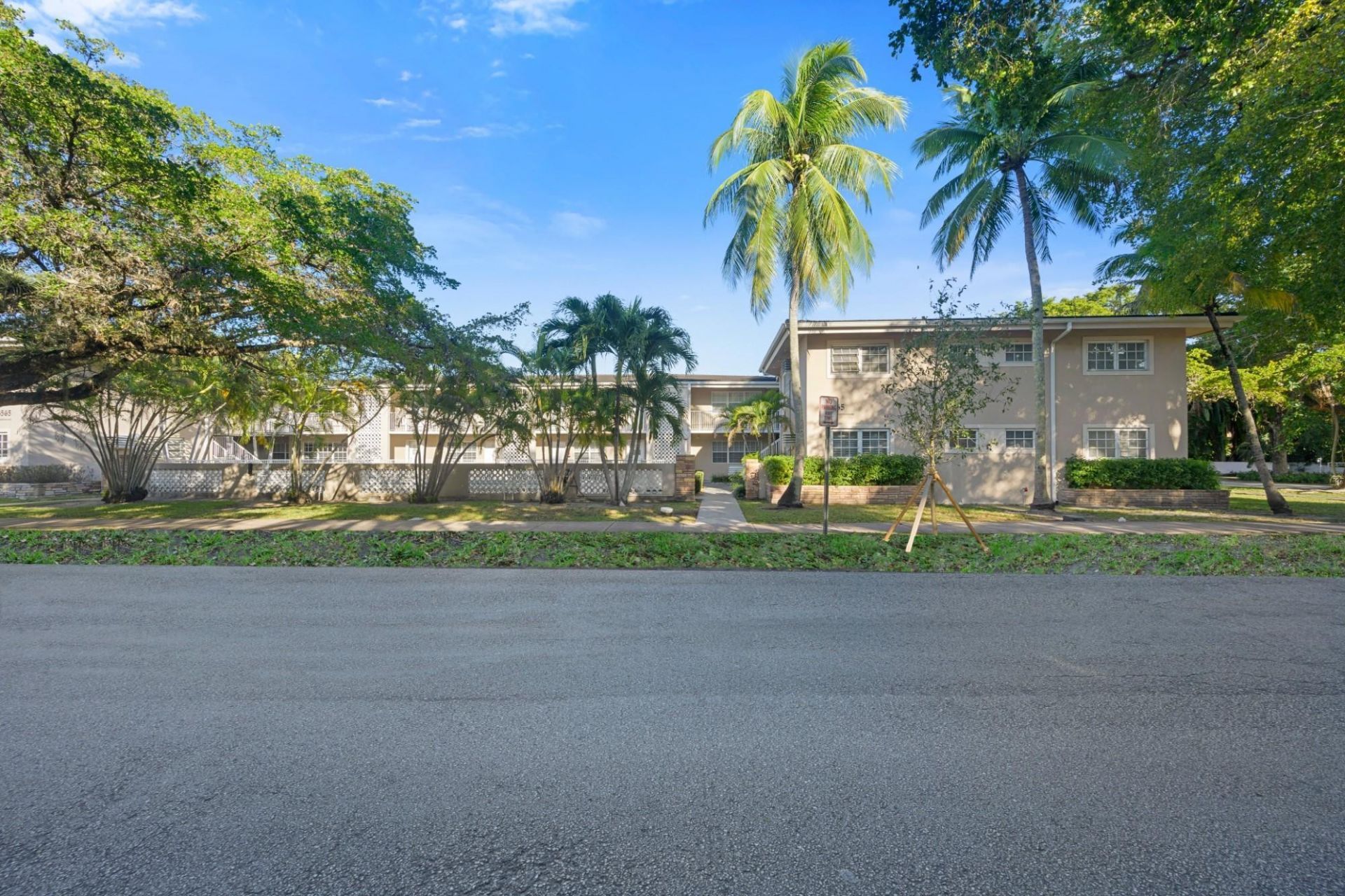 6565 Santona Street, Unit B16, Coral Gables, FL 33146 Photo
