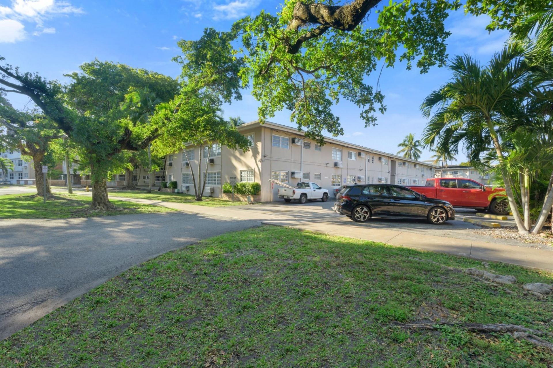 6565 Santona Street, Unit B16, Coral Gables, FL 33146 Photo