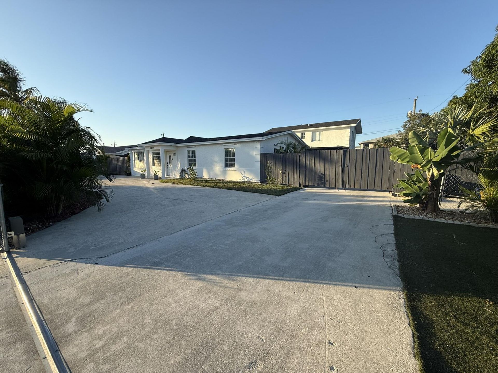 1613 Sherwood Avenue, Mangonia Park, FL 33407 Photo