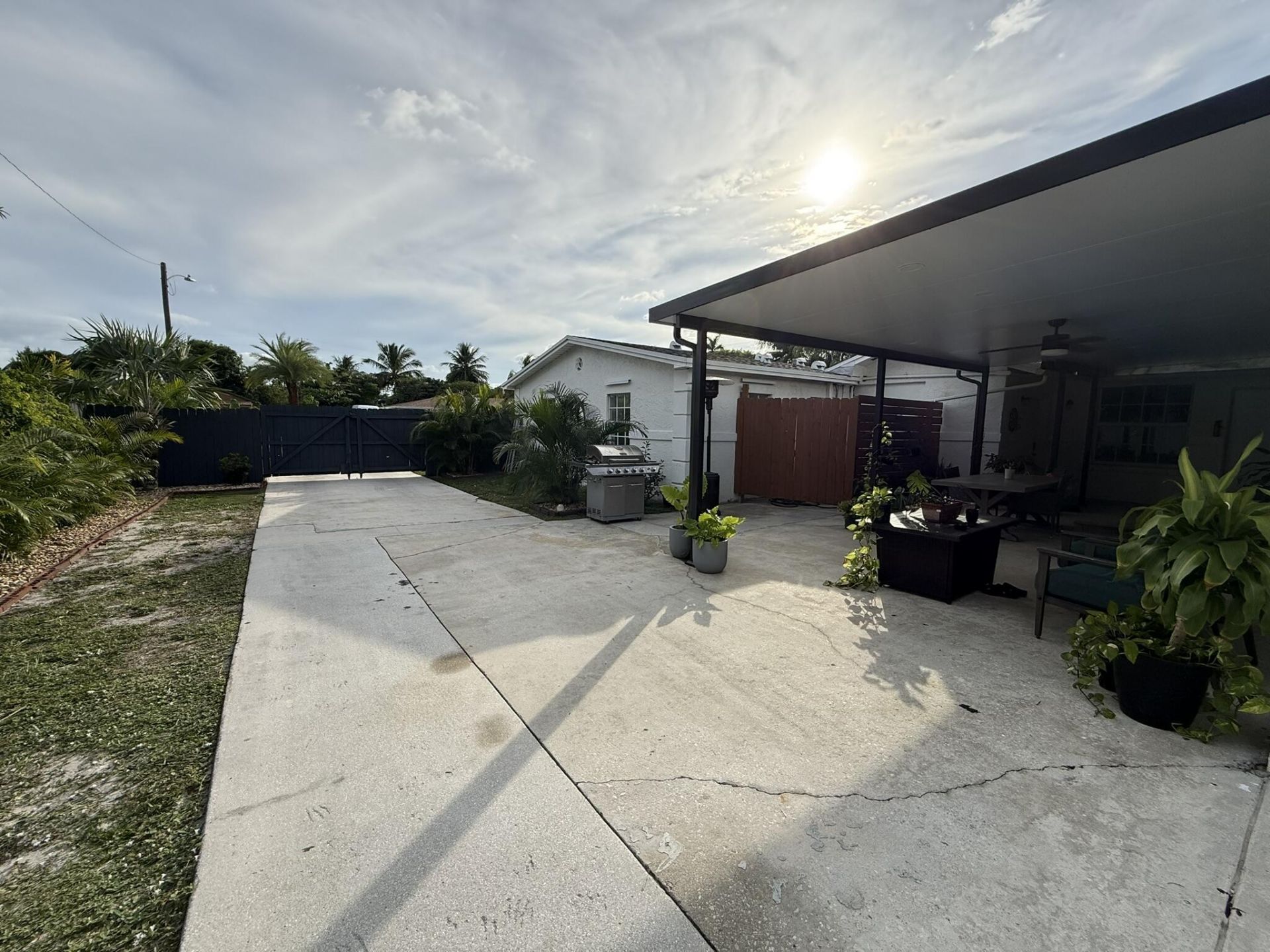 1613 Sherwood Avenue, Mangonia Park, FL 33407 Photo