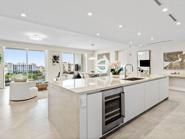 220 SE Mizner Boulevard, Unit 810, Boca Raton, FL 33432