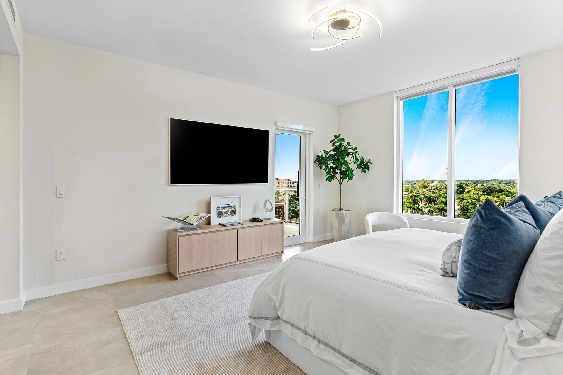 220 SE Mizner Boulevard, Unit 810, Boca Raton, FL 33432 Photo