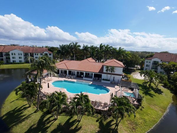 401 Villa Circle, Boynton Beach, FL 33435