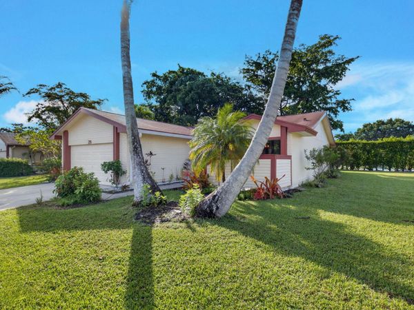29 Fawlkland Circle, Boynton Beach, FL 33426