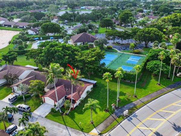 29 Fawlkland Circle, Boynton Beach, FL 33426