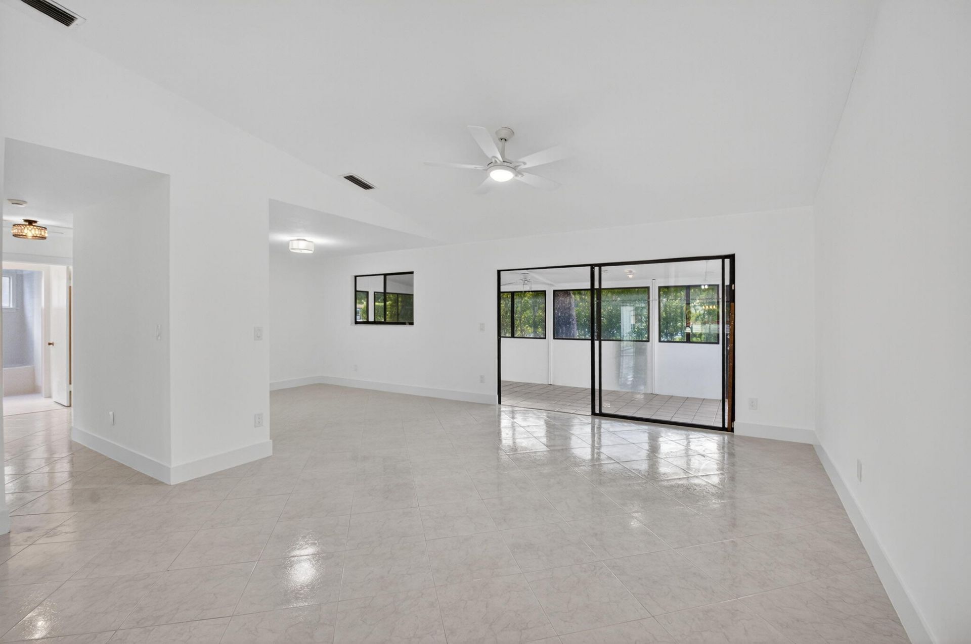 29 Fawlkland Circle, Boynton Beach, FL 33426 Photo