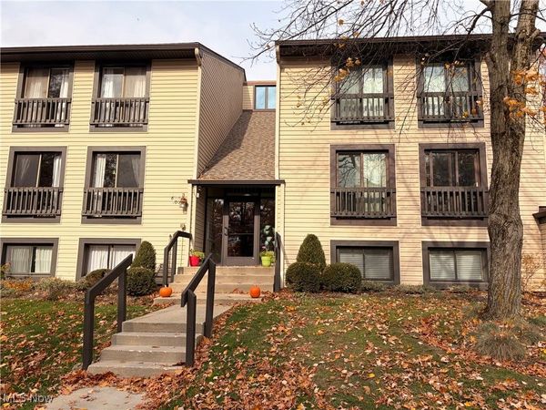 6340 Greenwood Parkway, Unit 405, Sagamore Hills, OH 44067