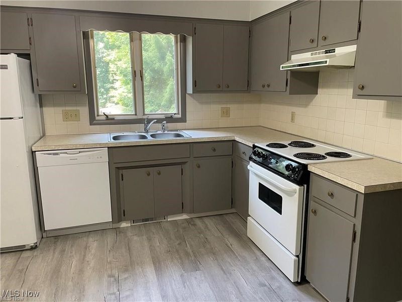 4435 Ridgedale Drive, Uniontown, OH 44319 Photo 4