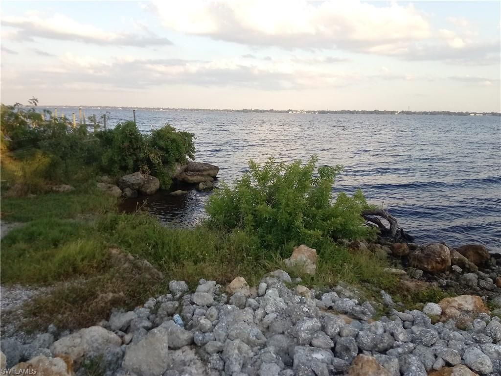 1322 Old Bridge Rd, North Fort Myers, FL 33917 Photo